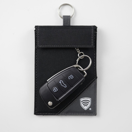 Signal blocker pouch for keyless entry car fob 