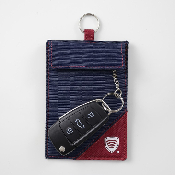 Signal blocker pouch for keyless entry car fob 