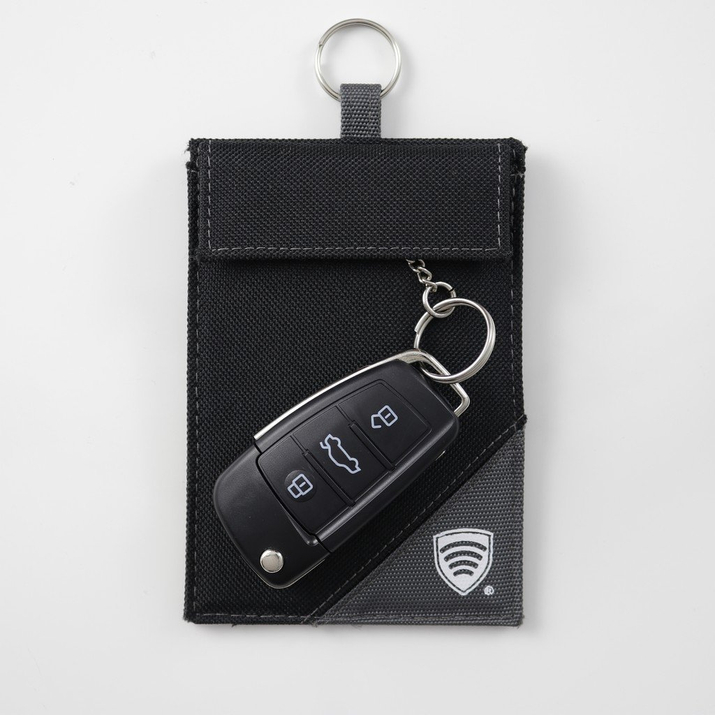 Signal blocker pouch for keyless entry car fob