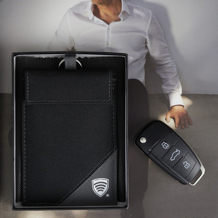 Signal blocker pouch for keyless entry car fob 